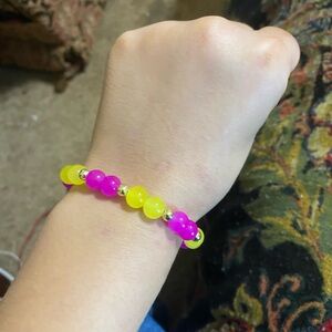 Magenta glass bead bracelet